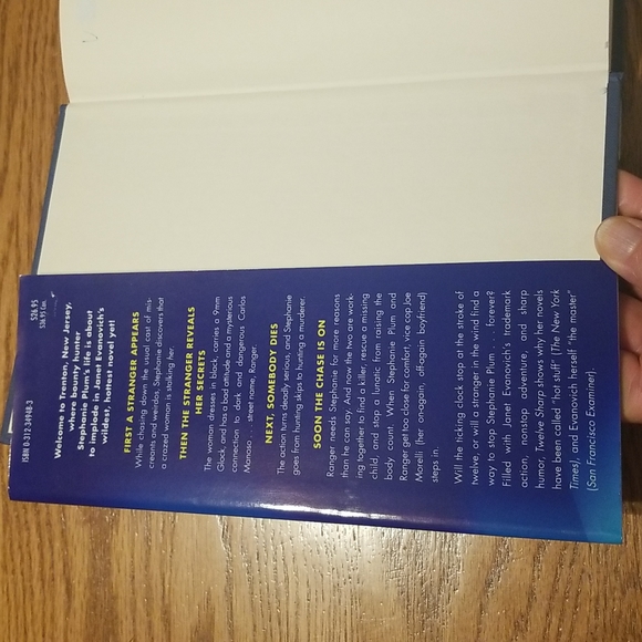 Janet Evanovich Twelve Sharp Hardback Book - Picture 2 of 6